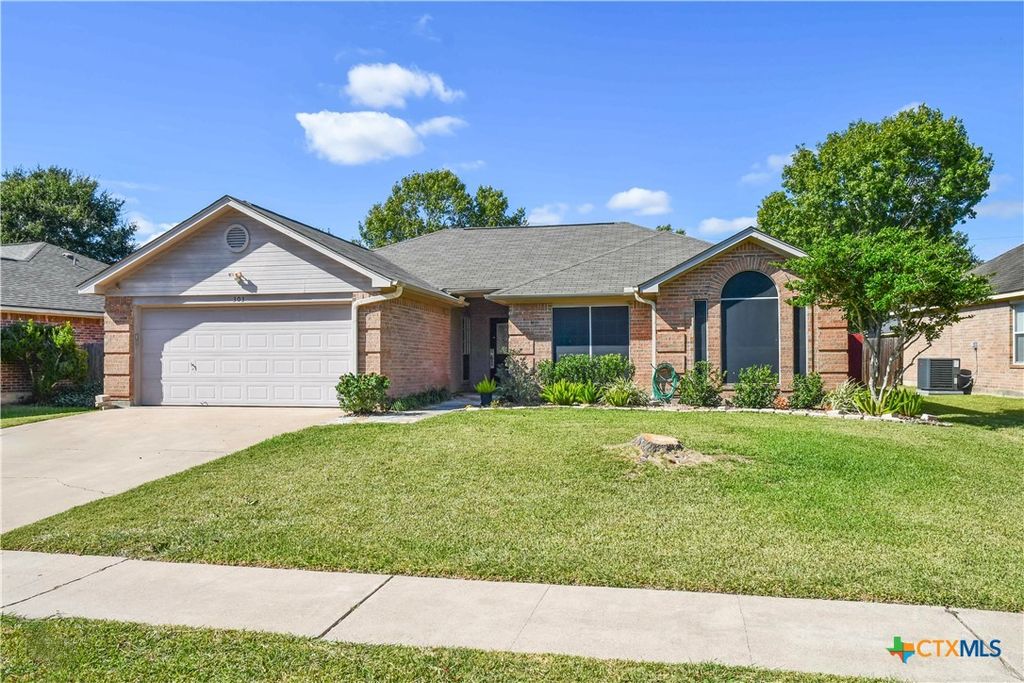303 Bridle Lane, Victoria, TX 77904