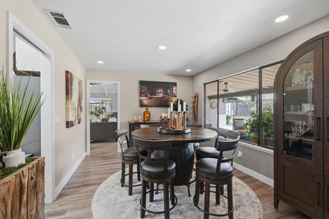 3737 Sweetwater Dr, Rocklin, CA 95677