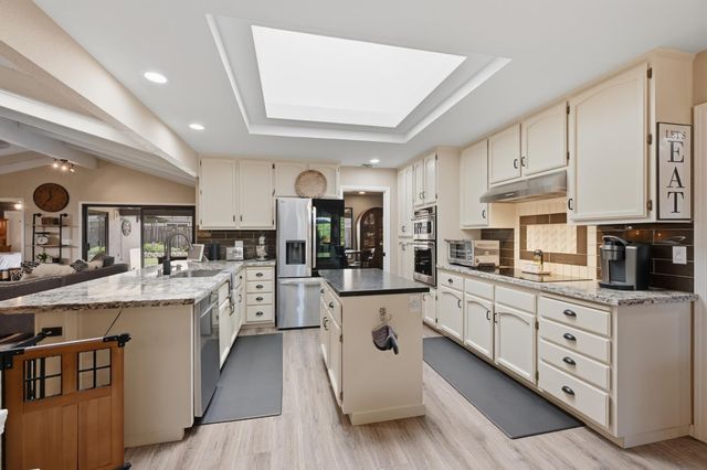 3737 Sweetwater Dr, Rocklin, CA 95677
