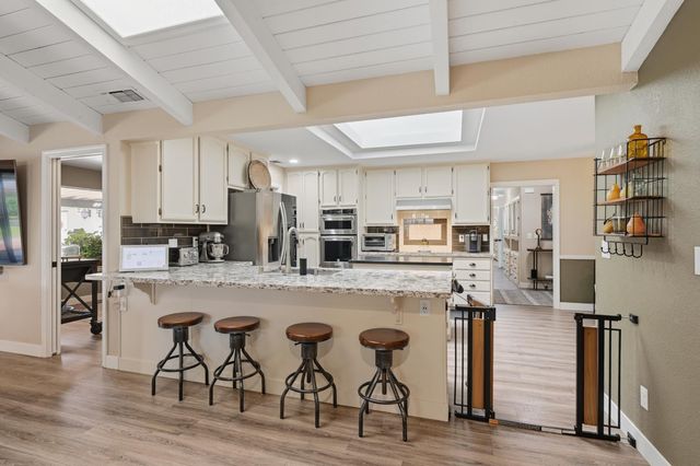 3737 Sweetwater Dr, Rocklin, CA 95677