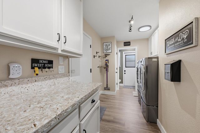 3737 Sweetwater Dr, Rocklin, CA 95677