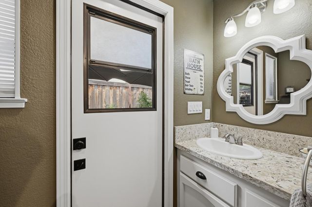 3737 Sweetwater Dr, Rocklin, CA 95677