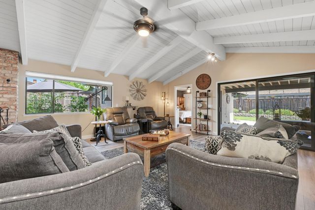 3737 Sweetwater Dr, Rocklin, CA 95677