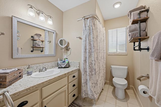 3737 Sweetwater Dr, Rocklin, CA 95677