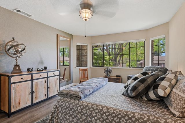 3737 Sweetwater Dr, Rocklin, CA 95677