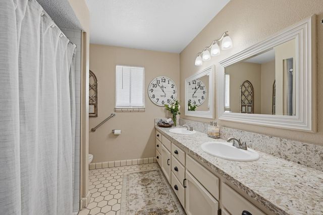 3737 Sweetwater Dr, Rocklin, CA 95677