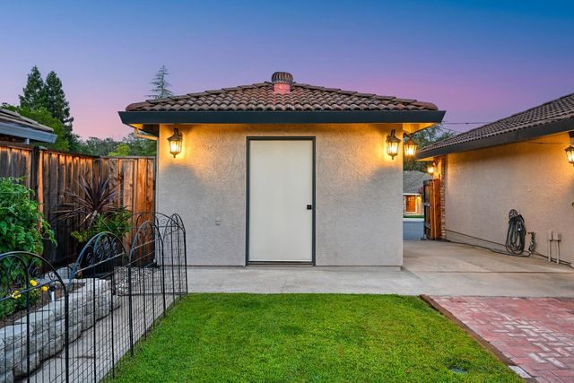 3737 Sweetwater Dr, Rocklin, CA 95677