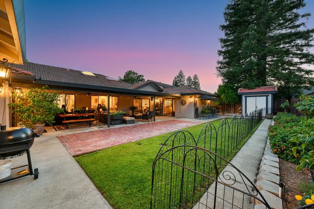 3737 Sweetwater Dr, Rocklin, CA 95677