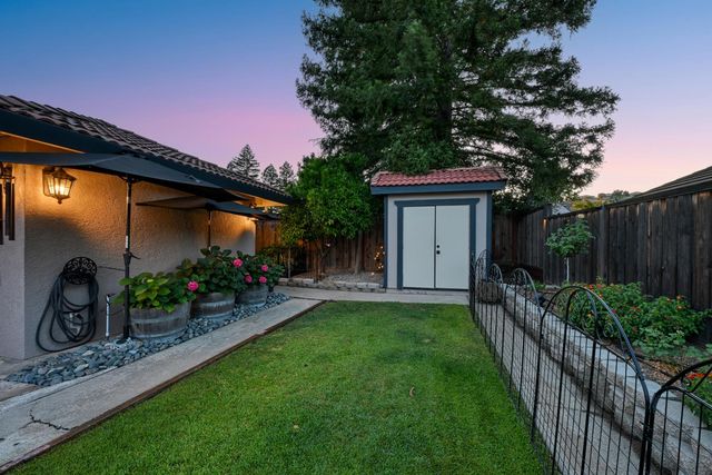 3737 Sweetwater Dr, Rocklin, CA 95677