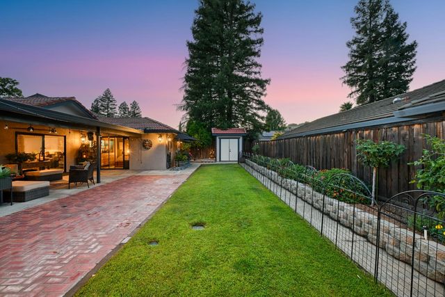 3737 Sweetwater Dr, Rocklin, CA 95677