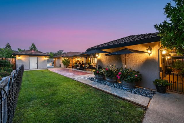 3737 Sweetwater Dr, Rocklin, CA 95677