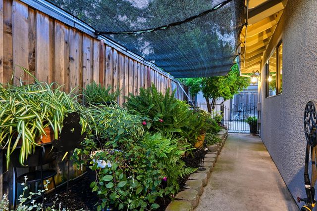 3737 Sweetwater Dr, Rocklin, CA 95677