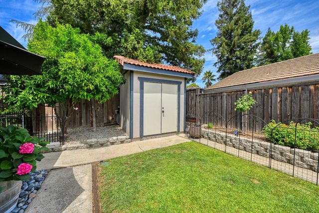 3737 Sweetwater Dr, Rocklin, CA 95677