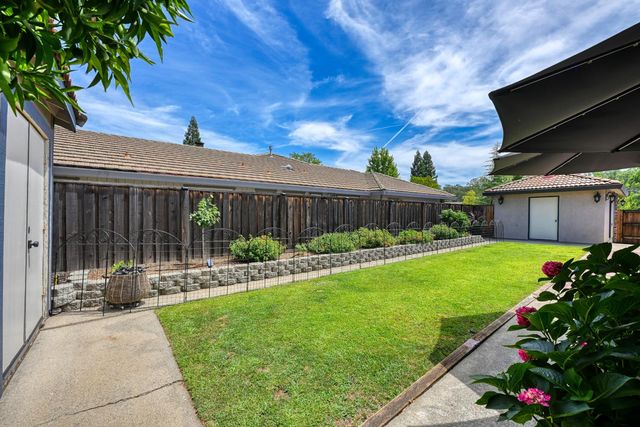 3737 Sweetwater Dr, Rocklin, CA 95677