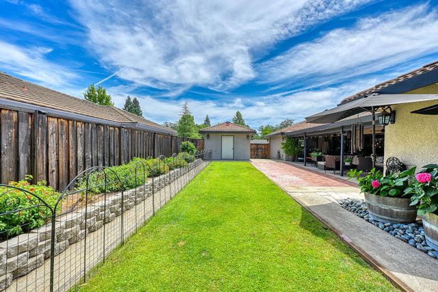 3737 Sweetwater Dr, Rocklin, CA 95677