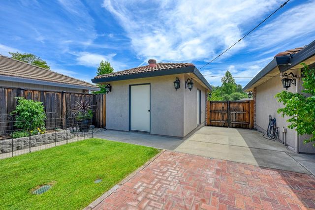 3737 Sweetwater Dr, Rocklin, CA 95677