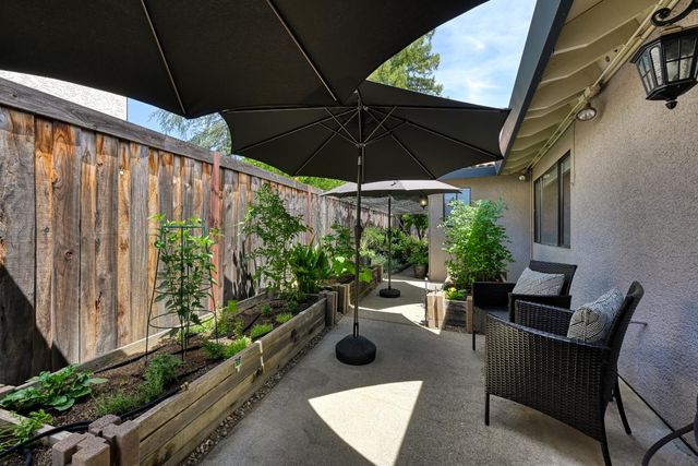 3737 Sweetwater Dr, Rocklin, CA 95677