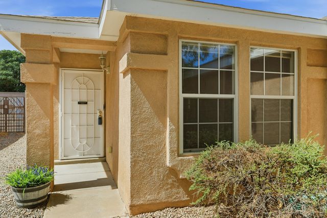 7709 Greywolf Road SW, Albuquerque, NM 87121