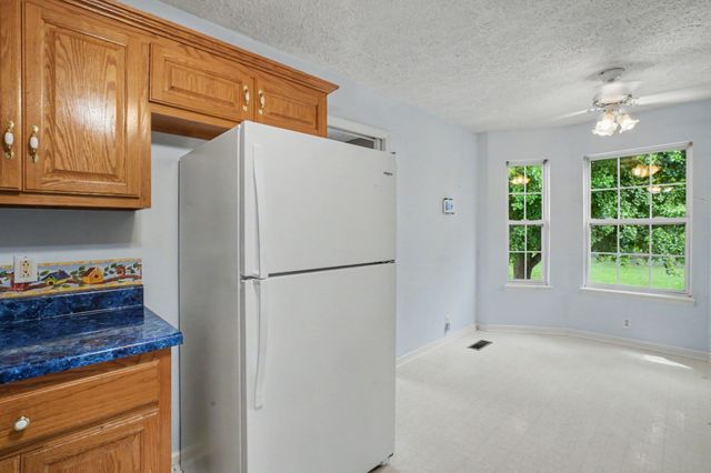 107 Kenwood Dr, Portland, TN 37148