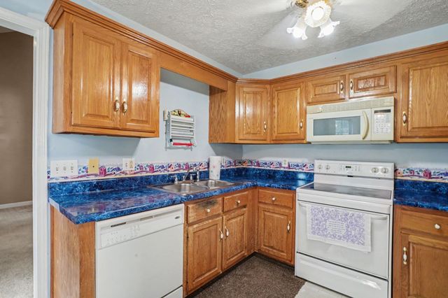 107 Kenwood Dr, Portland, TN 37148