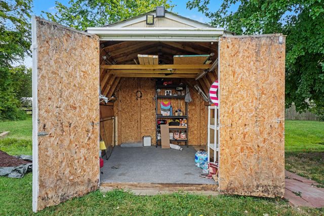 107 Kenwood Dr, Portland, TN 37148