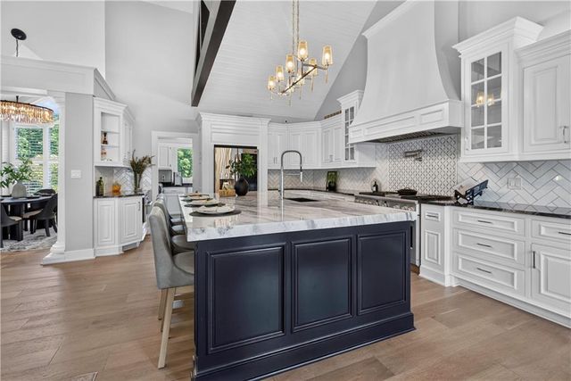3805 W 123rd Street, Leawood, KS 66209