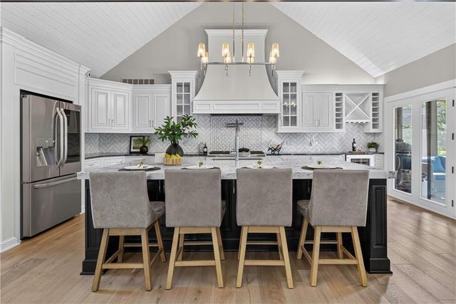 3805 W 123rd Street, Leawood, KS 66209