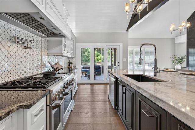 3805 W 123rd Street, Leawood, KS 66209