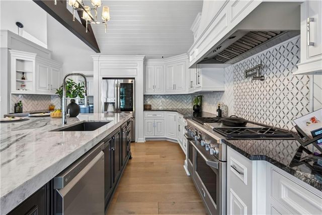 3805 W 123rd Street, Leawood, KS 66209