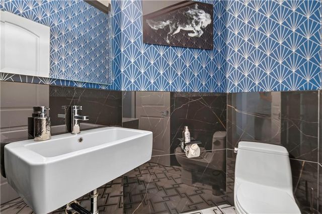 3805 W 123rd Street, Leawood, KS 66209