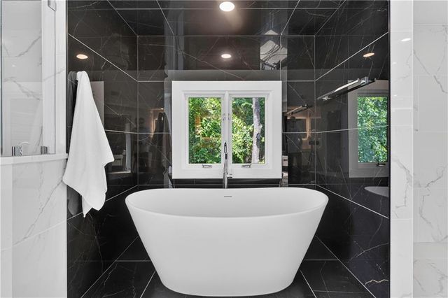3805 W 123rd Street, Leawood, KS 66209