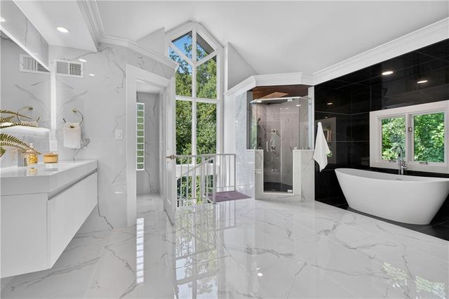 3805 W 123rd Street, Leawood, KS 66209