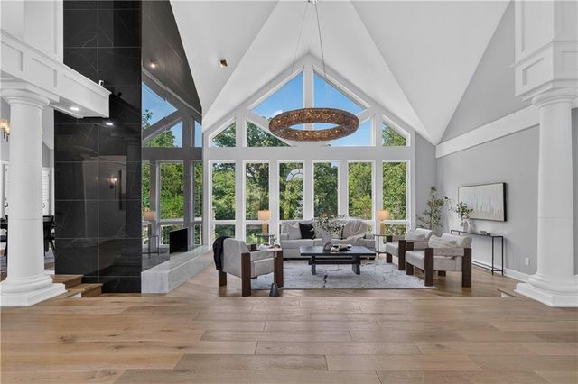 3805 W 123rd Street, Leawood, KS 66209