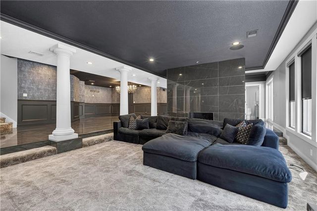 3805 W 123rd Street, Leawood, KS 66209