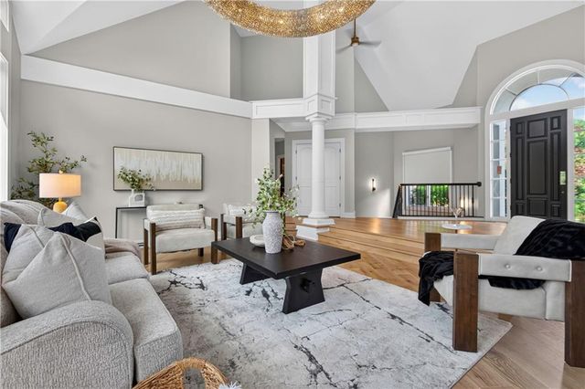 3805 W 123rd Street, Leawood, KS 66209