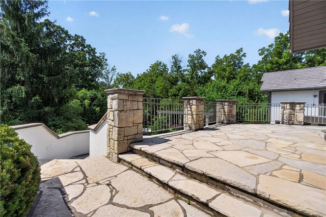 3805 W 123rd Street, Leawood, KS 66209