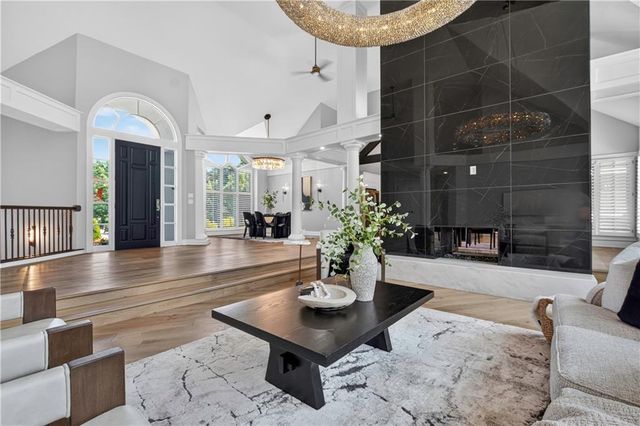 3805 W 123rd Street, Leawood, KS 66209