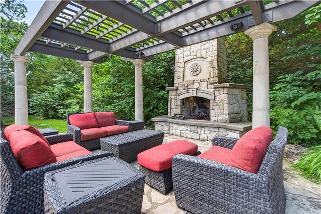 3805 W 123rd Street, Leawood, KS 66209