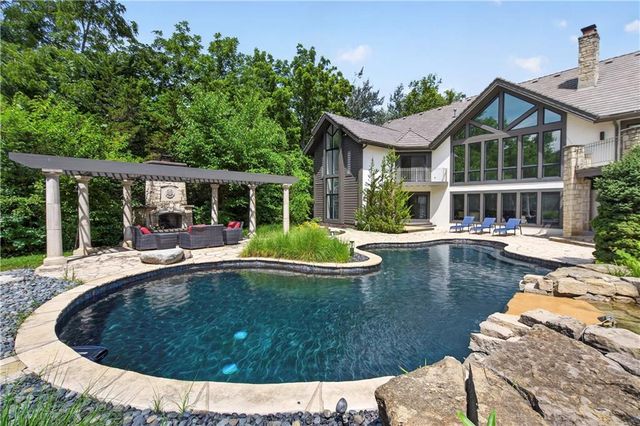 3805 W 123rd Street, Leawood, KS 66209