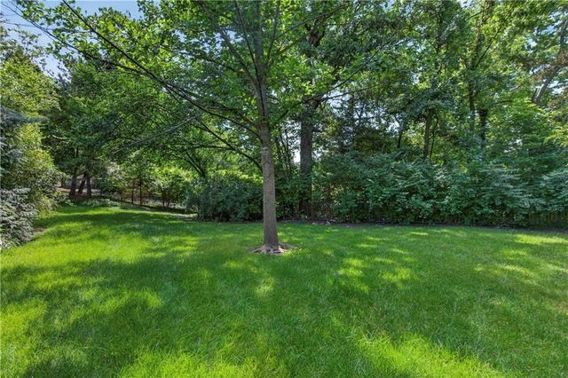 3805 W 123rd Street, Leawood, KS 66209