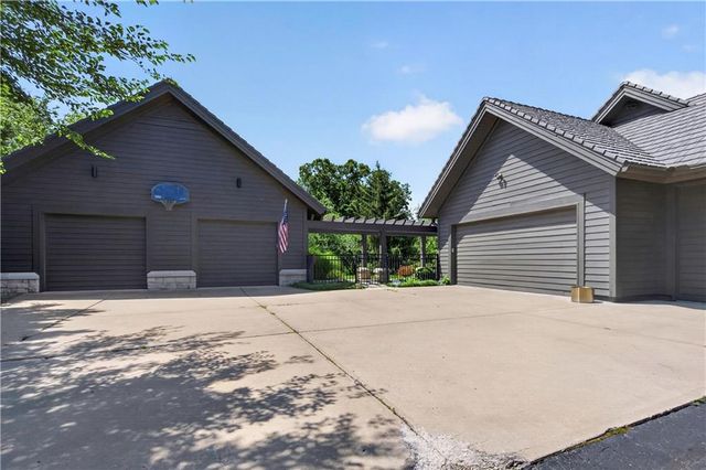 3805 W 123rd Street, Leawood, KS 66209