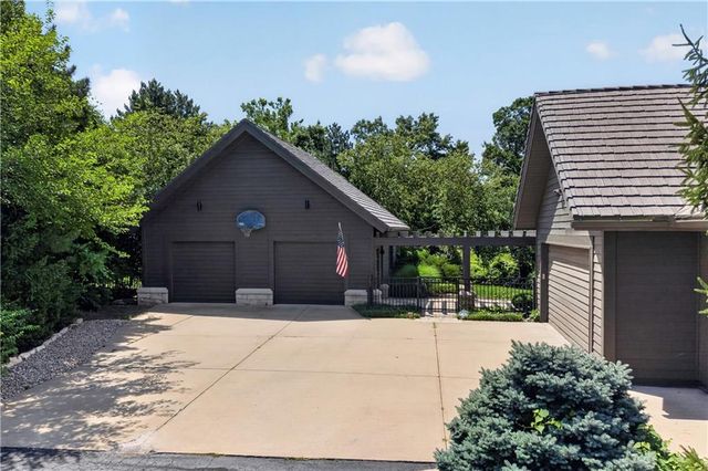 3805 W 123rd Street, Leawood, KS 66209