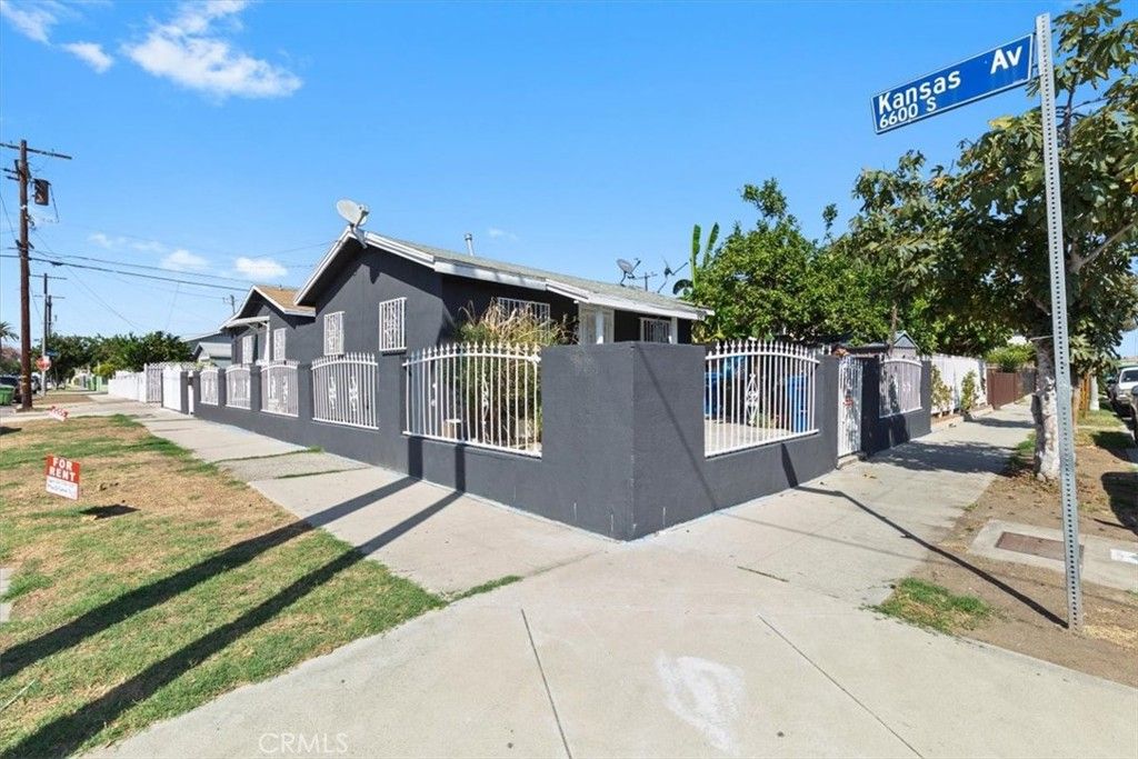 1049 W 67th, Los Angeles, CA 90044 — photo 3