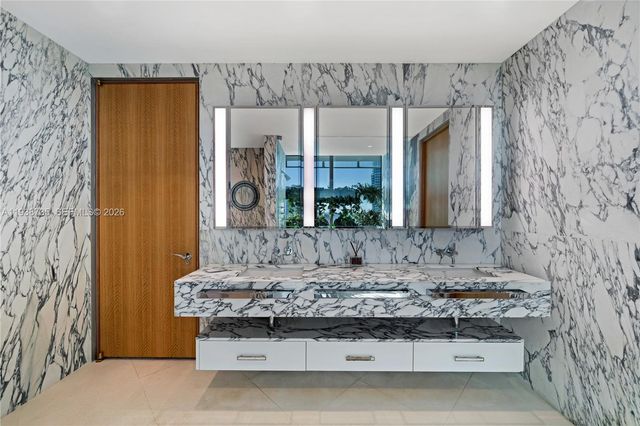 120 Ocean Dr 1400, Miami Beach, FL 33139