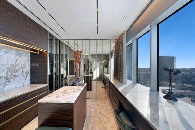 120 Ocean Dr 1400, Miami Beach, FL 33139