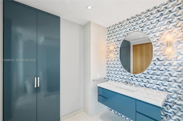 120 Ocean Dr 1400, Miami Beach, FL 33139