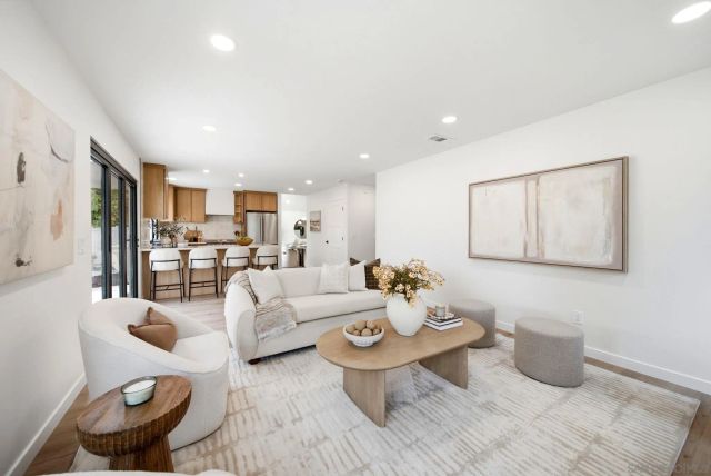 824 Glen Arbor, Encinitas, CA 92024