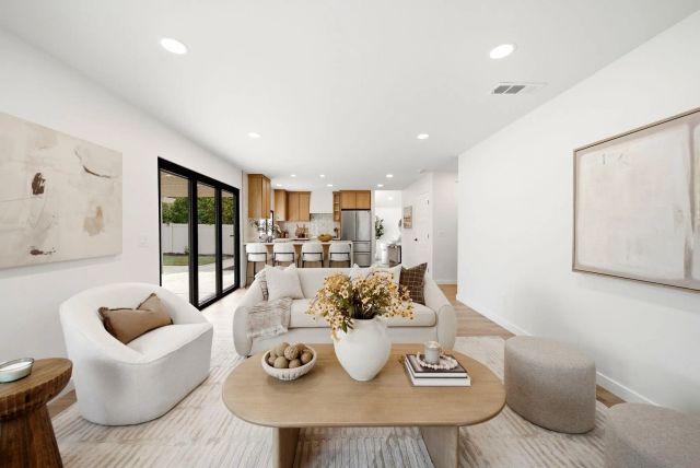 824 Glen Arbor, Encinitas, CA 92024