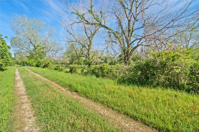 6504 Viereck Road, Sealy, TX 77474