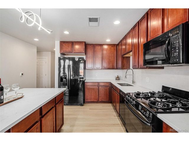 1630 N Clarkson St 504, Denver, CO 80218